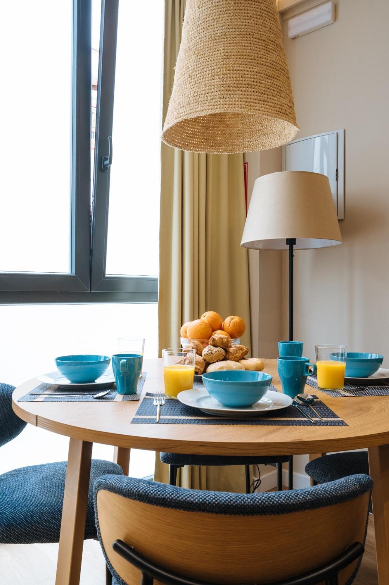 New Hostly Alameda Apartments เซบีญา ภายนอก รูปภาพ