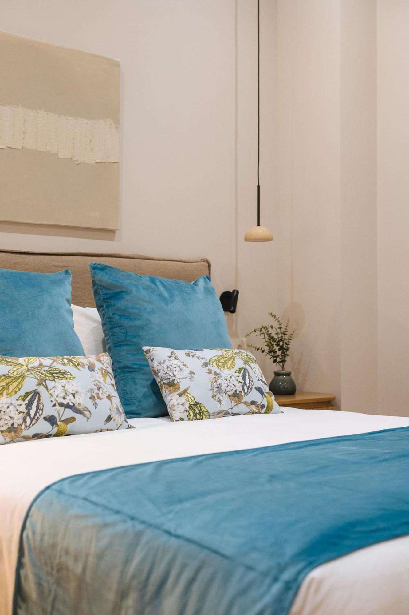 New Hostly Alameda Apartments เซบีญา ภายนอก รูปภาพ