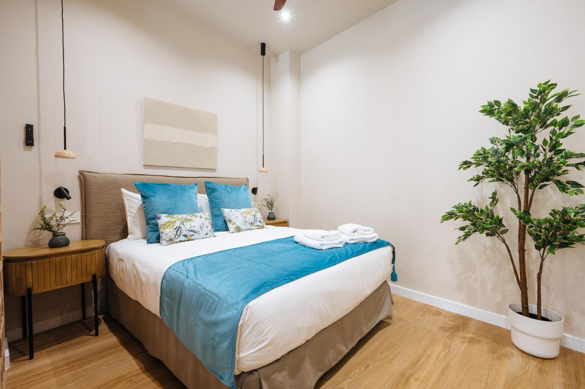 New Hostly Alameda Apartments เซบีญา ภายนอก รูปภาพ