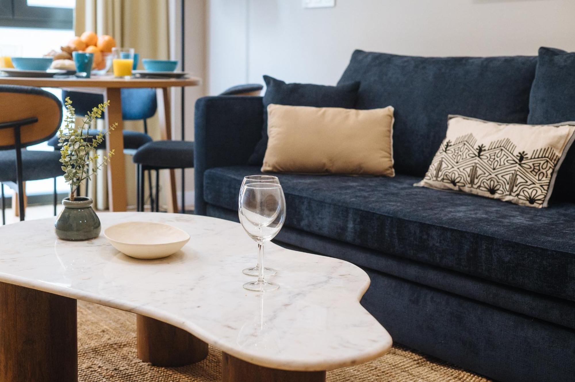New Hostly Alameda Apartments เซบีญา ภายนอก รูปภาพ