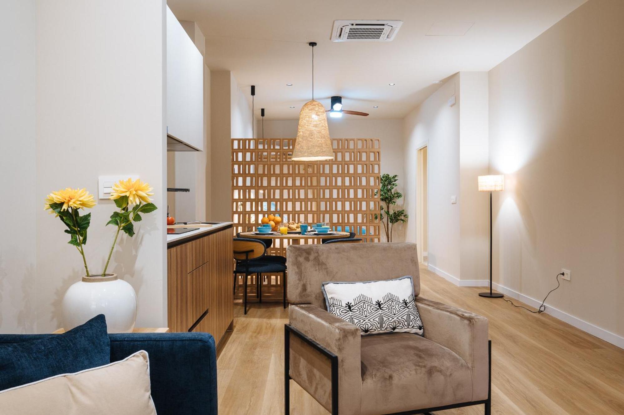 New Hostly Alameda Apartments เซบีญา ภายนอก รูปภาพ