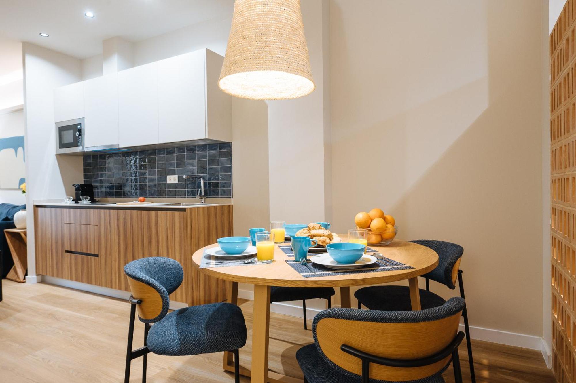 New Hostly Alameda Apartments เซบีญา ภายนอก รูปภาพ