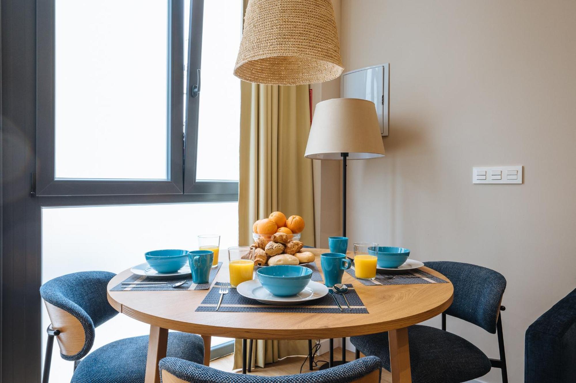 New Hostly Alameda Apartments เซบีญา ภายนอก รูปภาพ