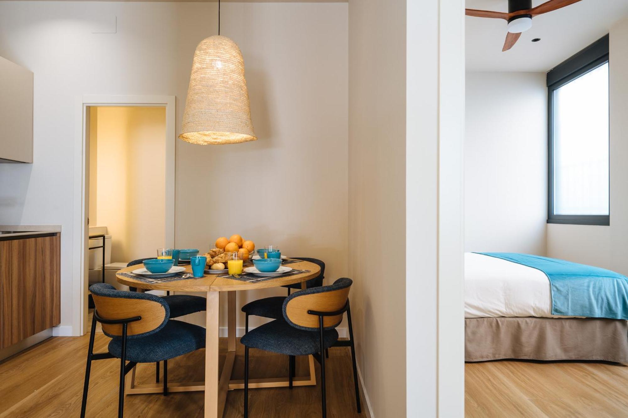 New Hostly Alameda Apartments เซบีญา ภายนอก รูปภาพ