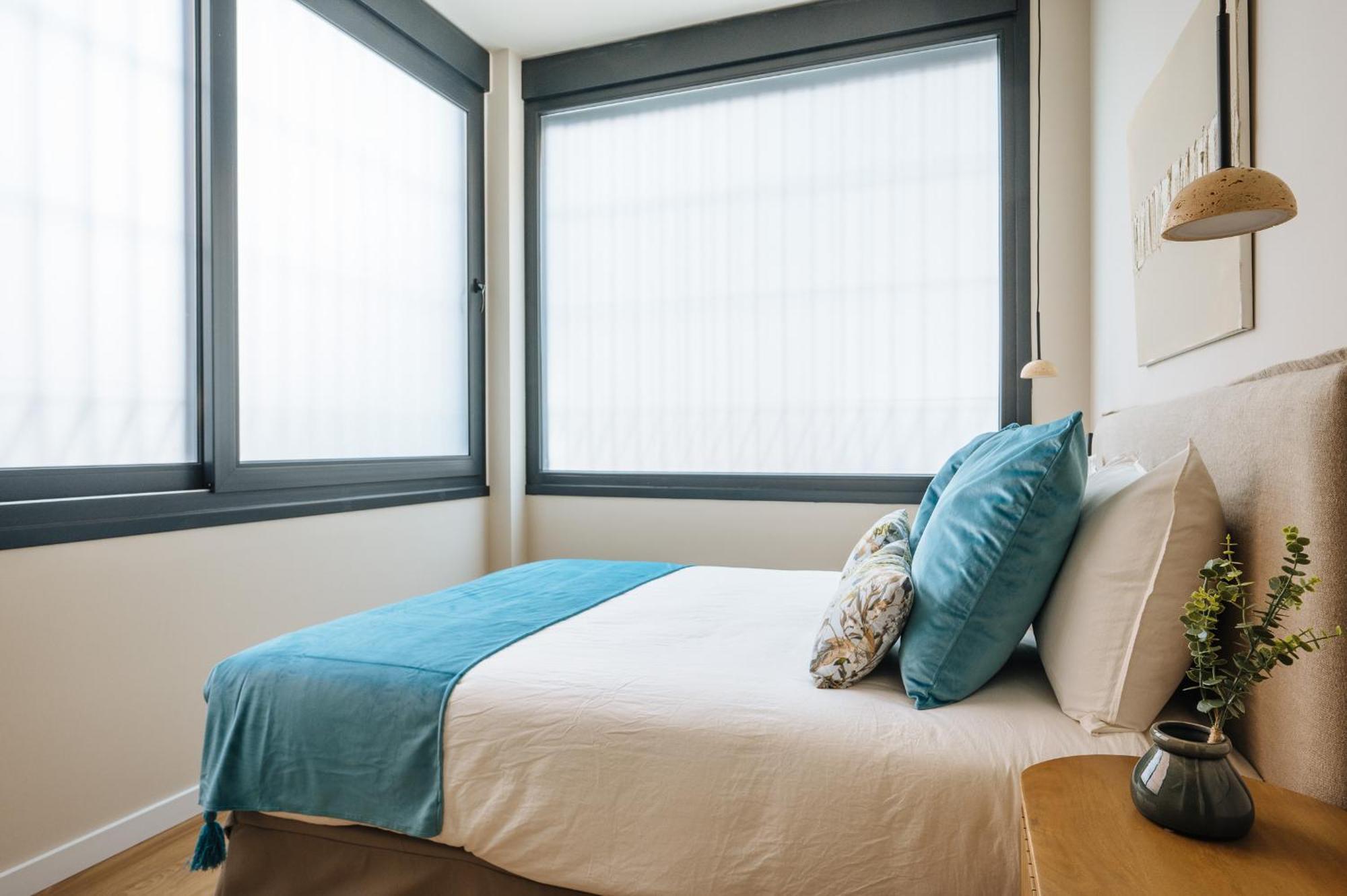 New Hostly Alameda Apartments เซบีญา ภายนอก รูปภาพ